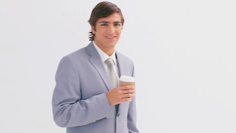 Lächelnder-Manager-Trinkt-Eine-Tasse-Kaffee
