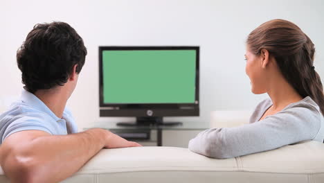 Couple-looking-at-the-television-screen