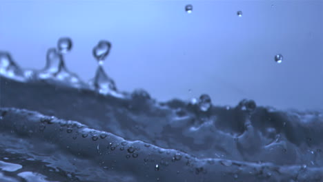 Water-pouring-in-super-slow-motion