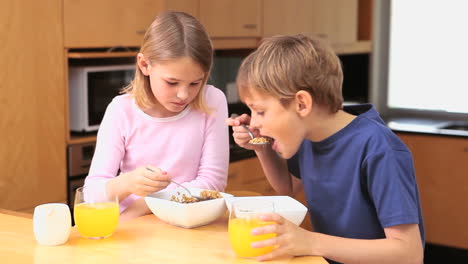 Happy-children-eating-their-breakfast