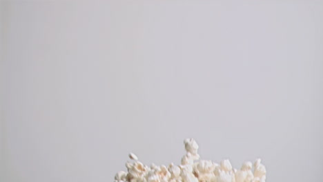 Spilling-popcorn-in-super-slow-motion-