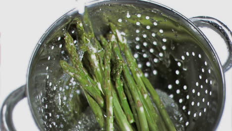 Asparagus-being-washed-in-super-slow-motion