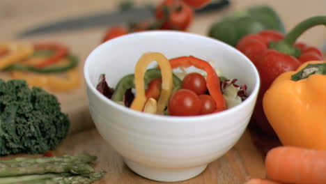 Vegetables-falling-into-bowl-in-super-slow-motion