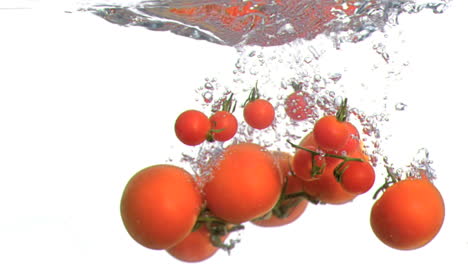 Tomatoes-falling-into-water-in-super-slow-motion