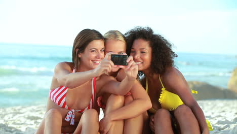 Three-friends-pose-for-a-photo-at-the-beach-