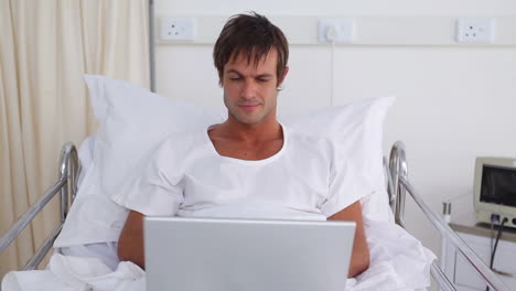 Patient-Mit-Einem-Laptop