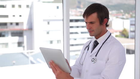 Doctor-using-a-touchscreen-tablet