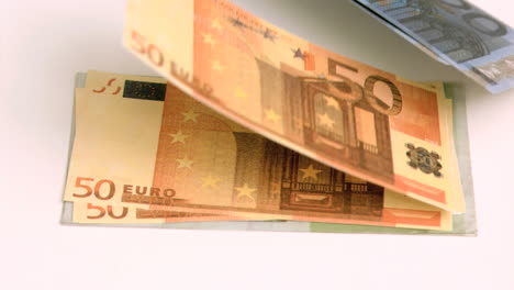 Wind-Weht-In-Superzeitlupe-Auf-Euro-Banknoten-