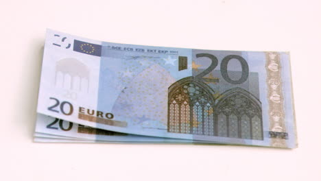 Wind-Weht-In-Superzeitlupe-Auf-Europäischen-Banknoten-