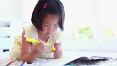 Girl-using-a-marker-to-colour-in-a-colouring-book