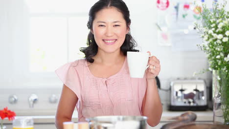 Woman-drinking-a-cup-of-coffee