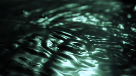 Green-reflection-in-super-slow-motion-on-the-water