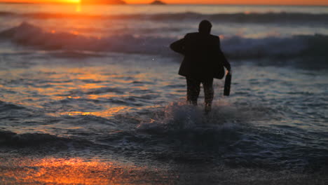 Businessman-plunging-into-the-sea