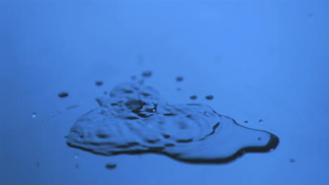 Drops-of-water-in-super-slow-motion-splashing