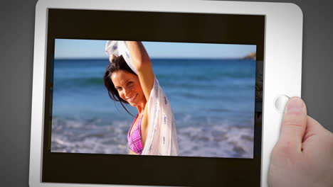 Jóvenes-Disfrutando-De-Su-Tiempo-En-La-Playa