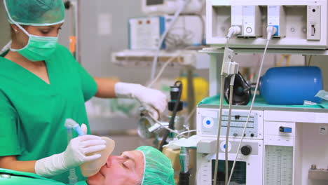 View-of-a-nurse-holding-an-oxygen-mask