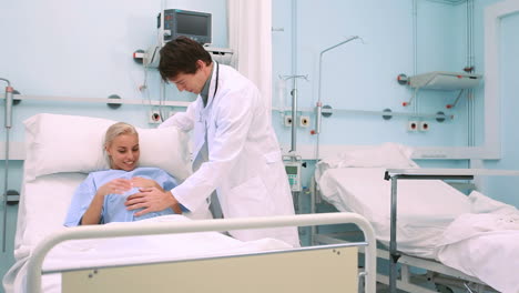 Obstetrician-talking-to-a-smiling-pregnant-woman
