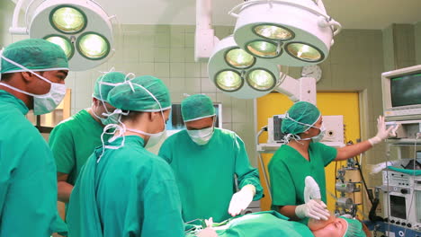Surgery-team-during-an-operation
