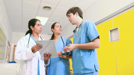Nurses-and-a-doctor-standing-in-a-hallway