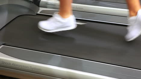 Feet-running-on-treadmill