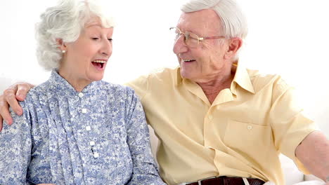 Pareja-De-Ancianos-Charlando