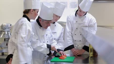 Trainee-chefs-learning-how-to-slice-vegetables