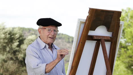 Anciano-Pintando-En-Un-Parque