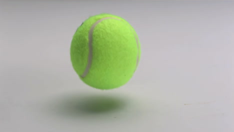 Tennis-ball-dropping-and-bouncing