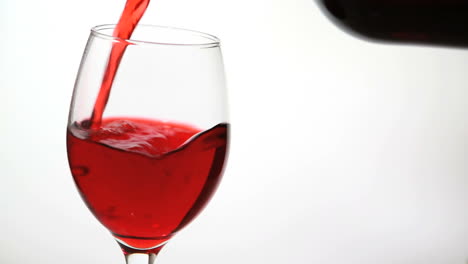 Glas-Mit-Rotwein-Füllen