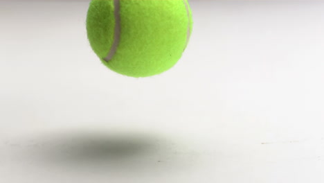 Tennisball-Zurückprallen-