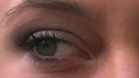 Nahaufnahme-Des-Weiblichen-Auges