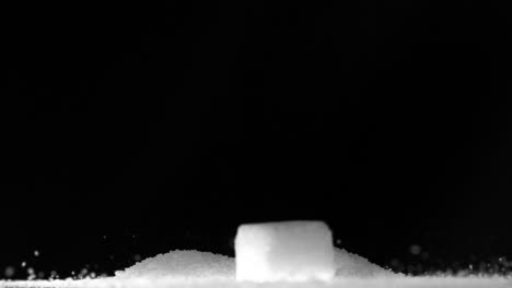 Zuckerwürfel-Fallen-Auf-Einen-Zuckerhaufen