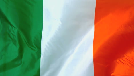 Bandera-Irlandesa-Ondeando-En-El-Viento
