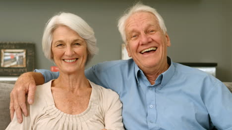 Elderly-couple-smiling-and-looking-to-the-camera