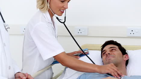 Doctor-examining-patient-with-stethoscope