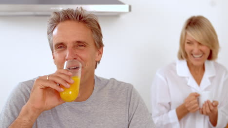 Smiling-couple-having-breakfast