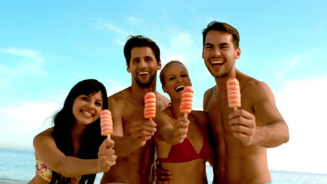 Friends-laughing-with-ice-cream-on-the-beach