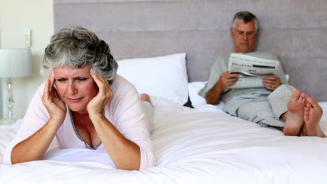 Woman-with-headache-rubbing-her-temples