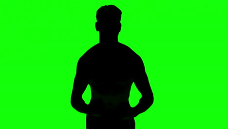 Silhouette-Eines-Mannes,-Der-Auf-Einem-Greenscreen-Seine-Muskeln-Anspannt