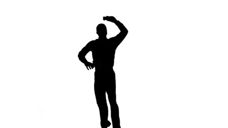 Silhouette-Eines-Springenden-Mannes,-Der-Auf-Weißem-Hintergrund-Dreht