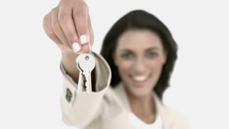 Immobilienmakler-Zeigt-Hausschlüssel