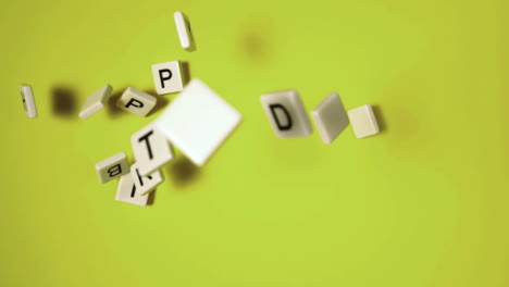 Plastikbuchstaben-Hüpfen-Herum-Und-Buchstabieren-„Happy-Birthday“