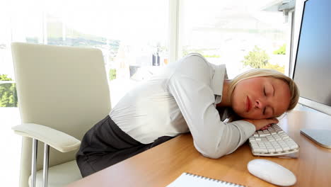 Businesswoman-having-a-nap