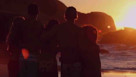Silhouettes-of-friends-looking-at-the-bright-sunset