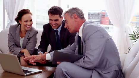 Business-people-pointing-at-a-laptop