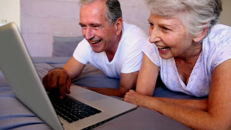 Elderly-couple-using-laptop-together