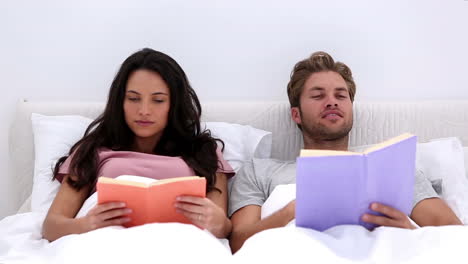 Couple-reading-books