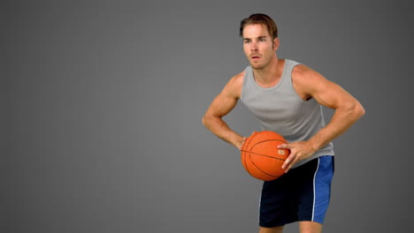 Basketballspieler,-Der-Den-Ball-Auf-Grauem-Hintergrund-Weitergibt