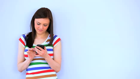 Woman-walking-and-texting