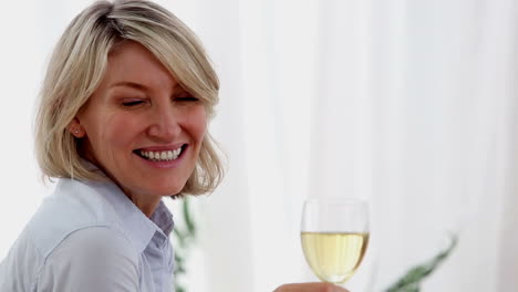 Woman-holding-a-glass-of-white-wine
